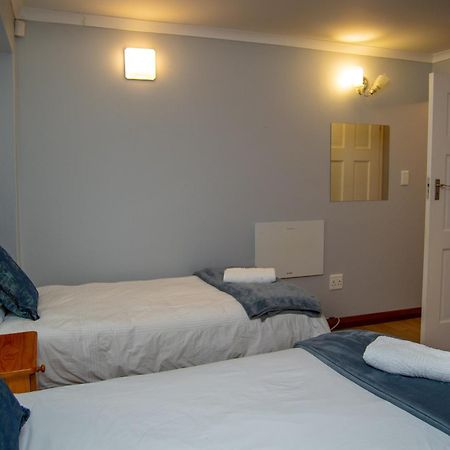 Great White Accommodation Kleinbaai 外观 照片