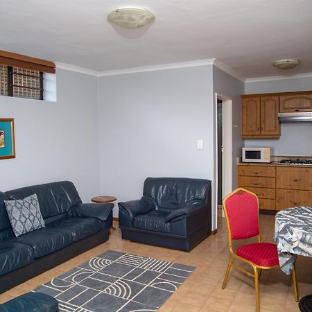 Great White Accommodation Kleinbaai 外观 照片