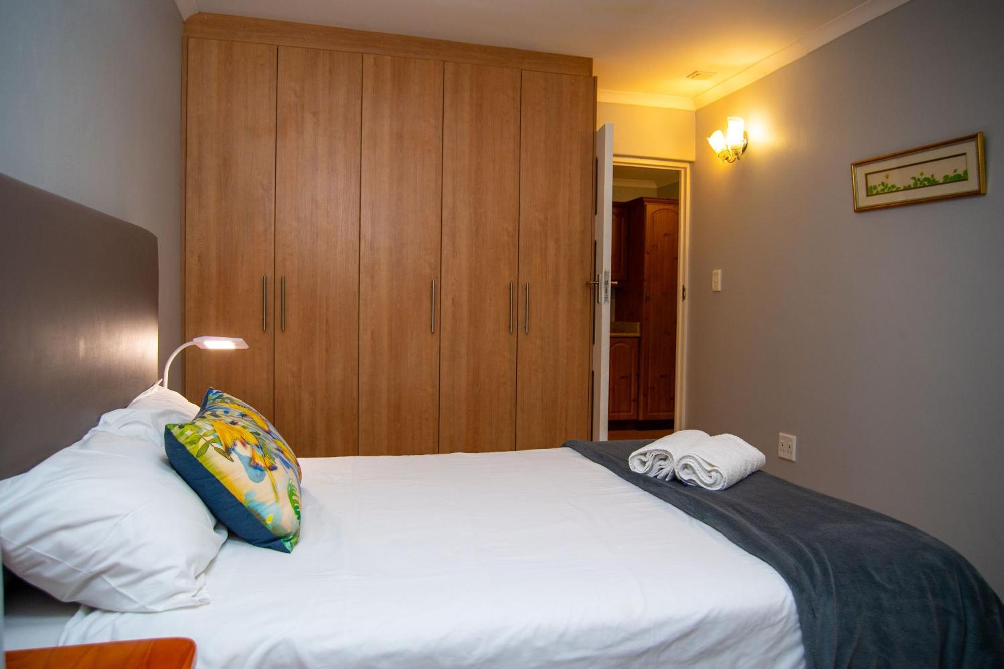 Great White Accommodation Kleinbaai 外观 照片